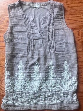 Embroidered Sleeveless Camisole in mauve by Retrology